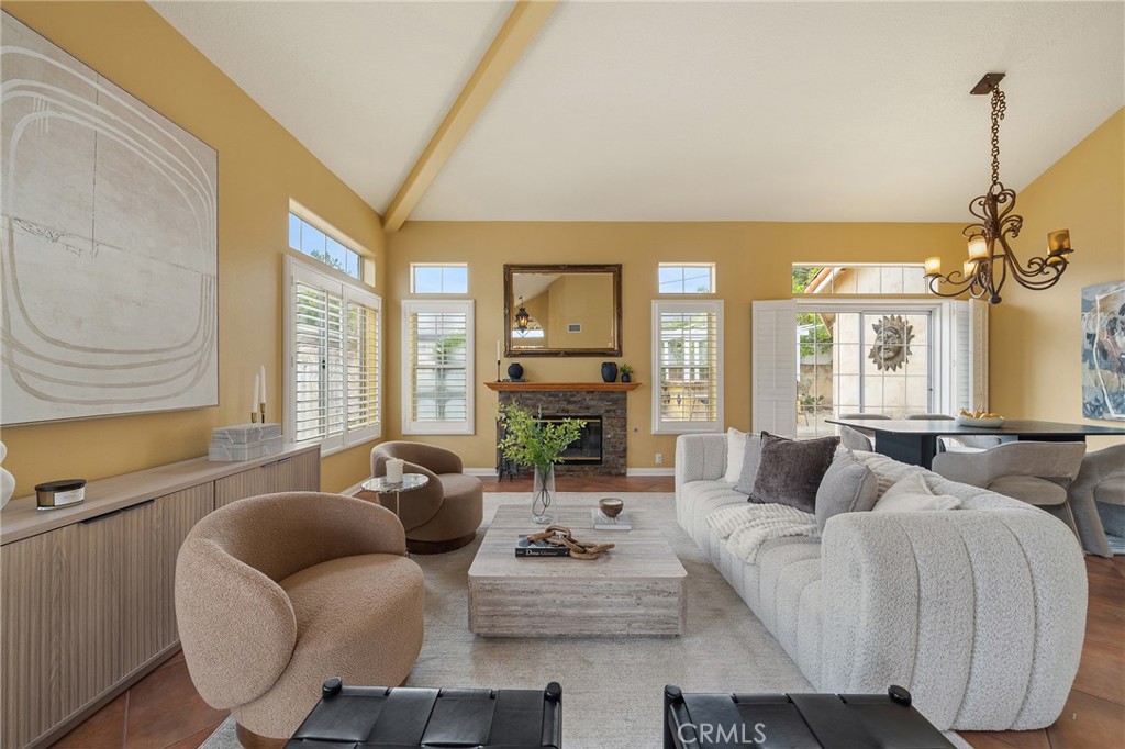 137 W Greystone Avenue