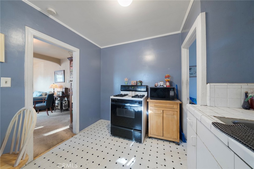 4928 Highland View Avenue