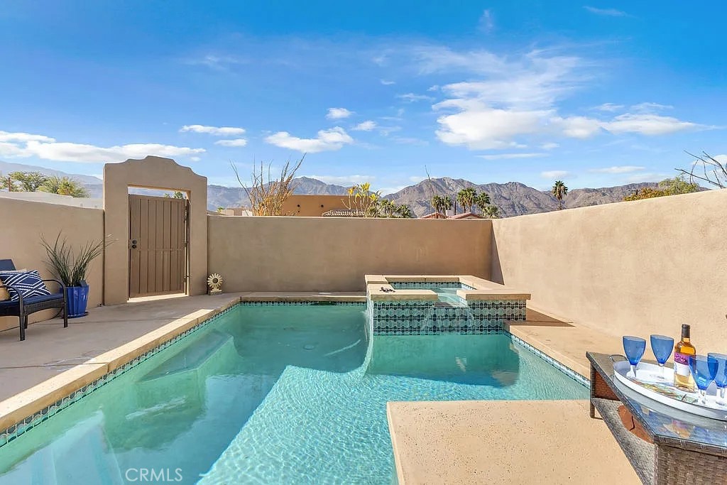 54052 Avenida Martinez