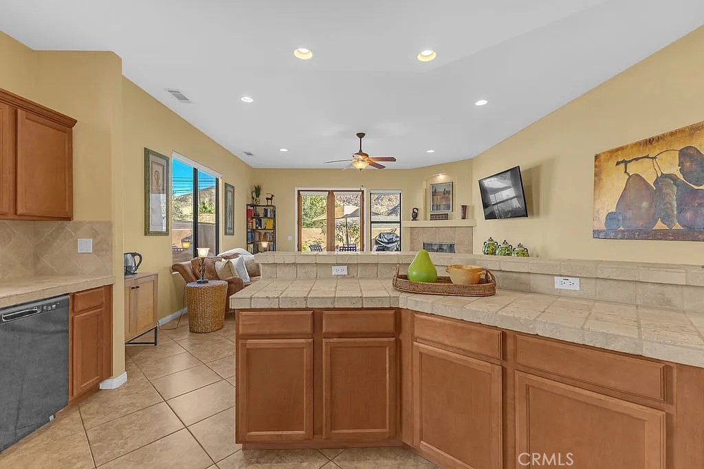 54052 Avenida Martinez