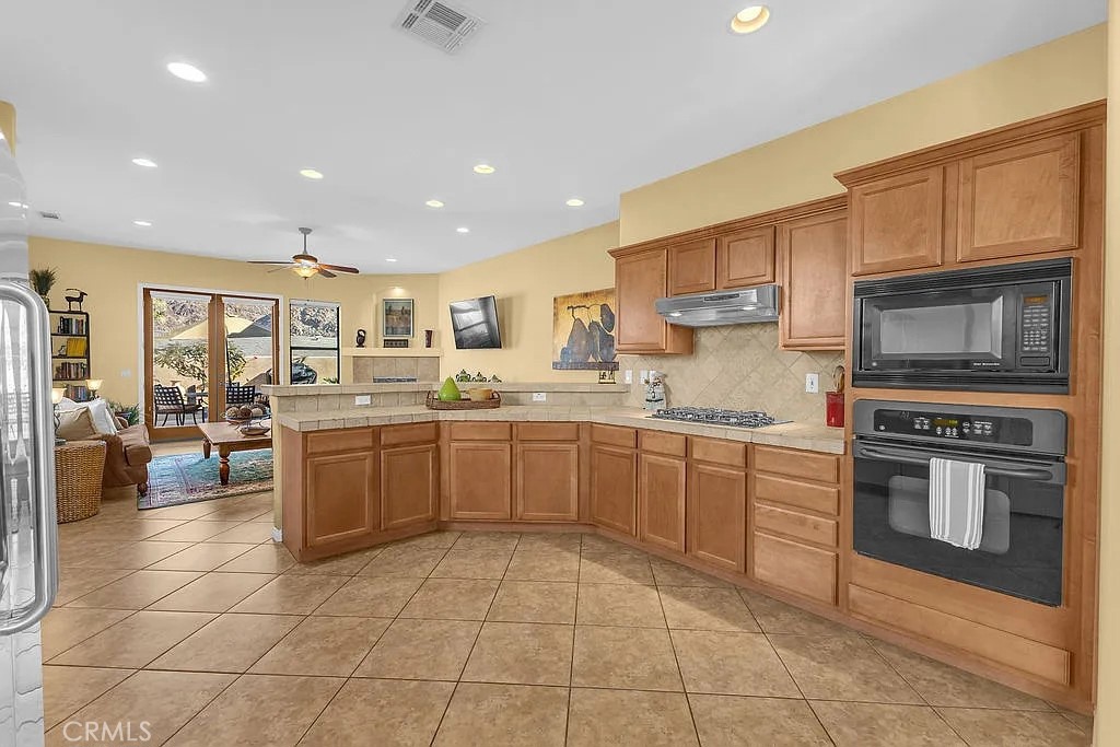 54052 Avenida Martinez