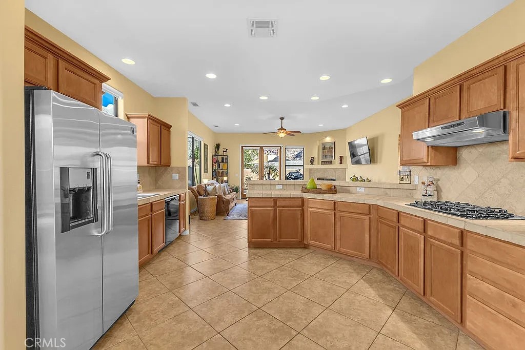 54052 Avenida Martinez