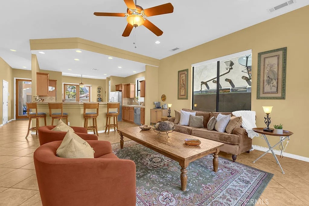 54052 Avenida Martinez