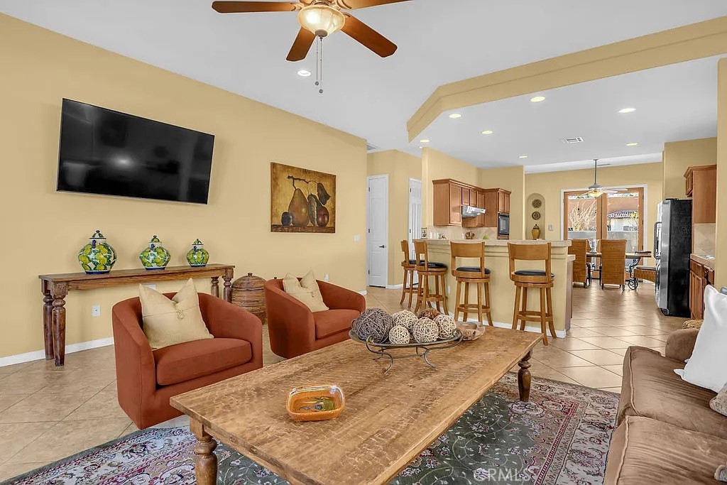54052 Avenida Martinez