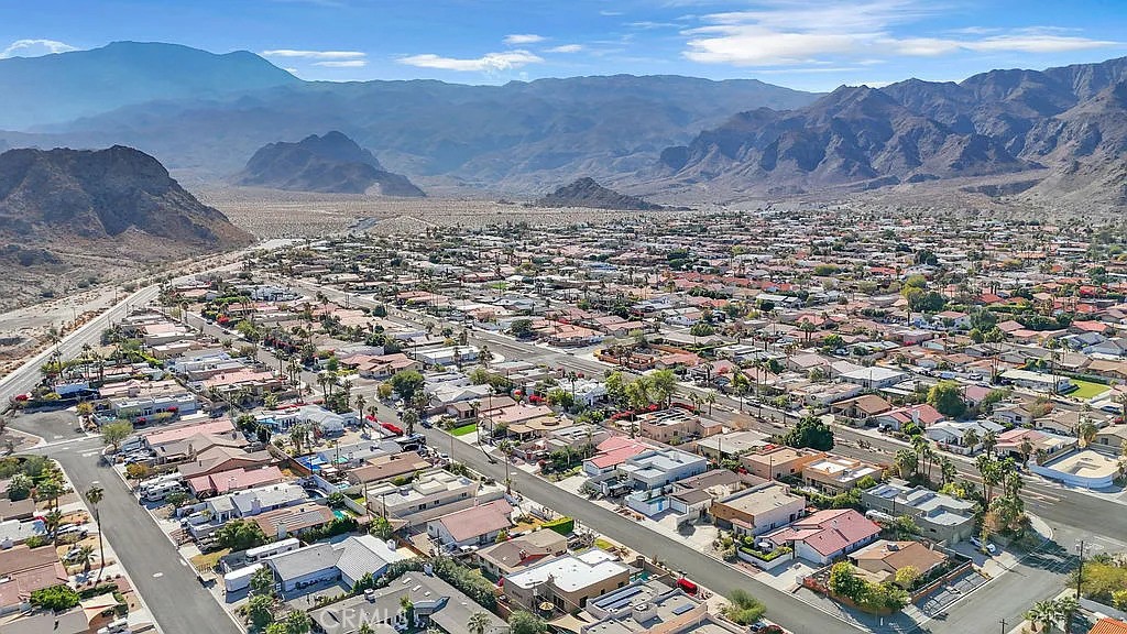 54052 Avenida Martinez