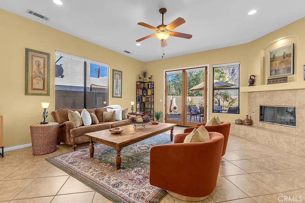 54052 Avenida Martinez