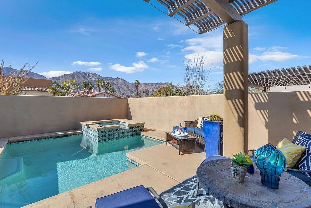 54052 Avenida Martinez