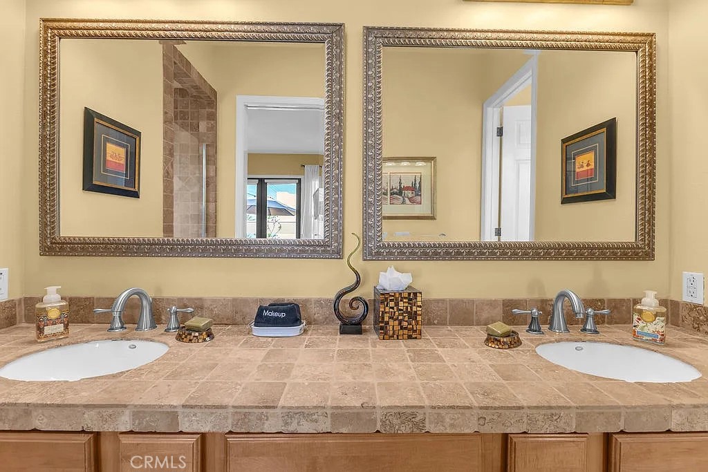 54052 Avenida Martinez