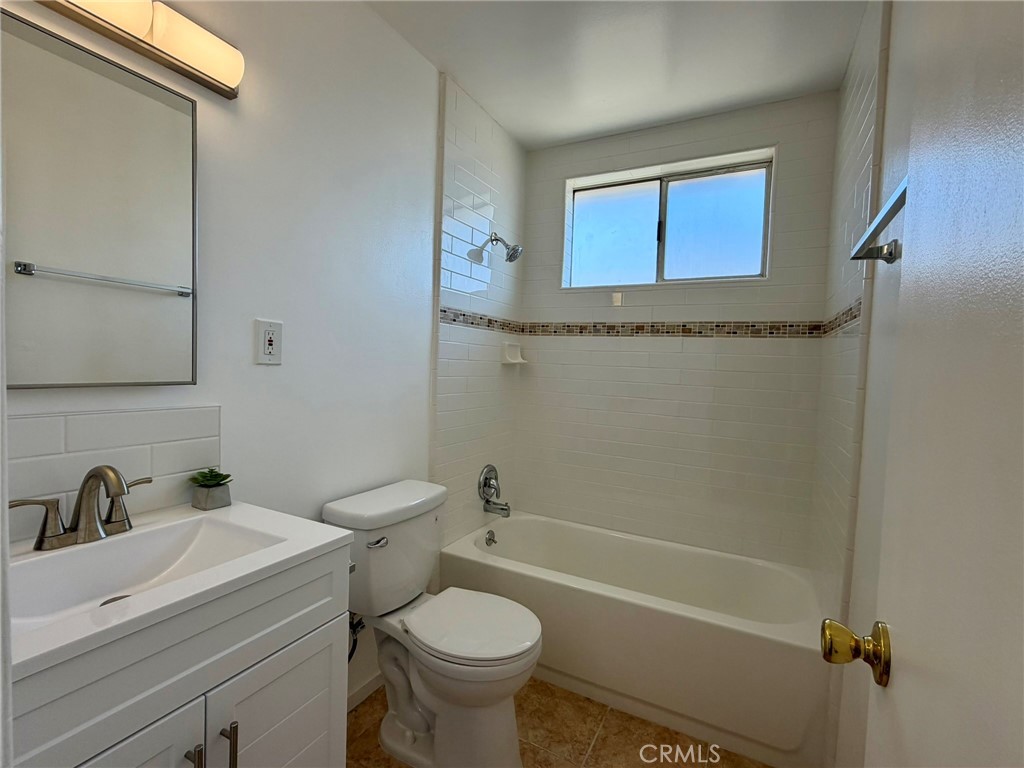 1018 W 3rd Street 2