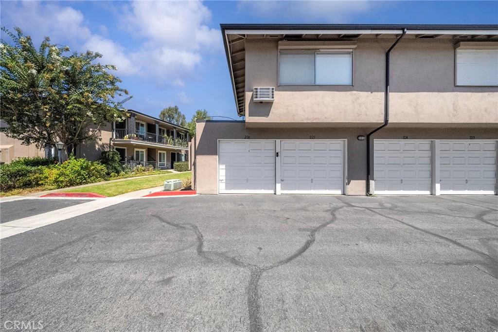 660 S Glassell Street 54