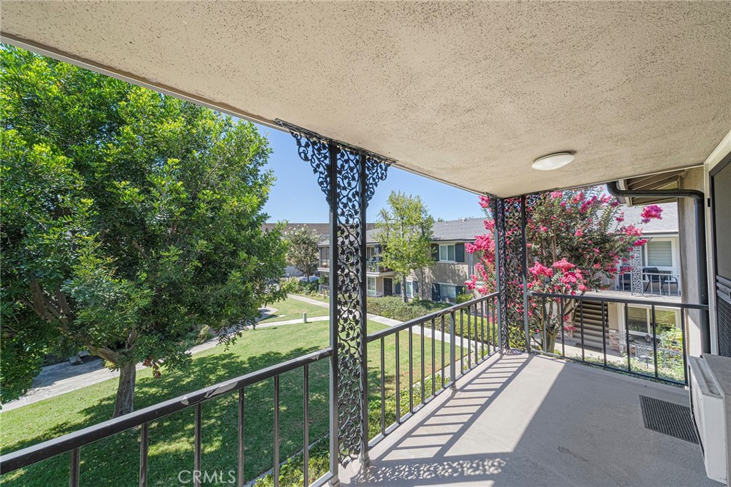 660 S Glassell Street 54