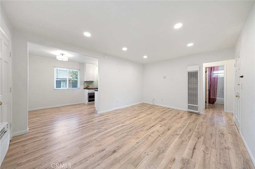660 S Glassell Street 54