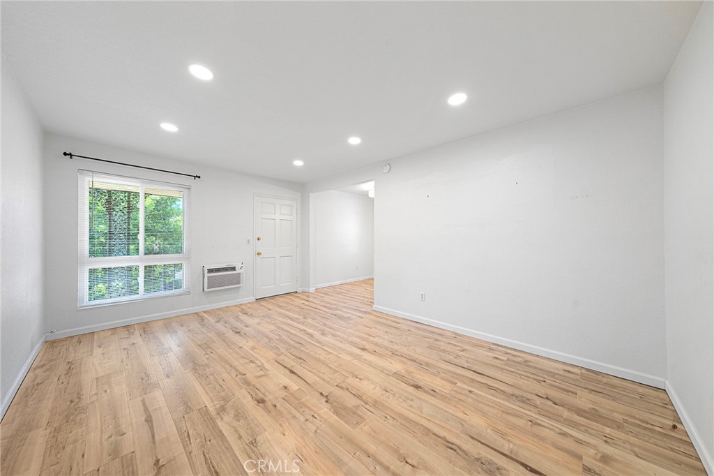 660 S Glassell Street 54