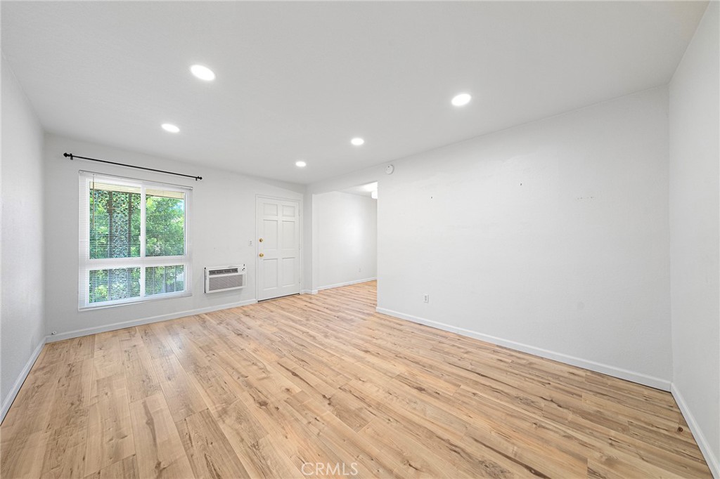 660 S Glassell Street 54