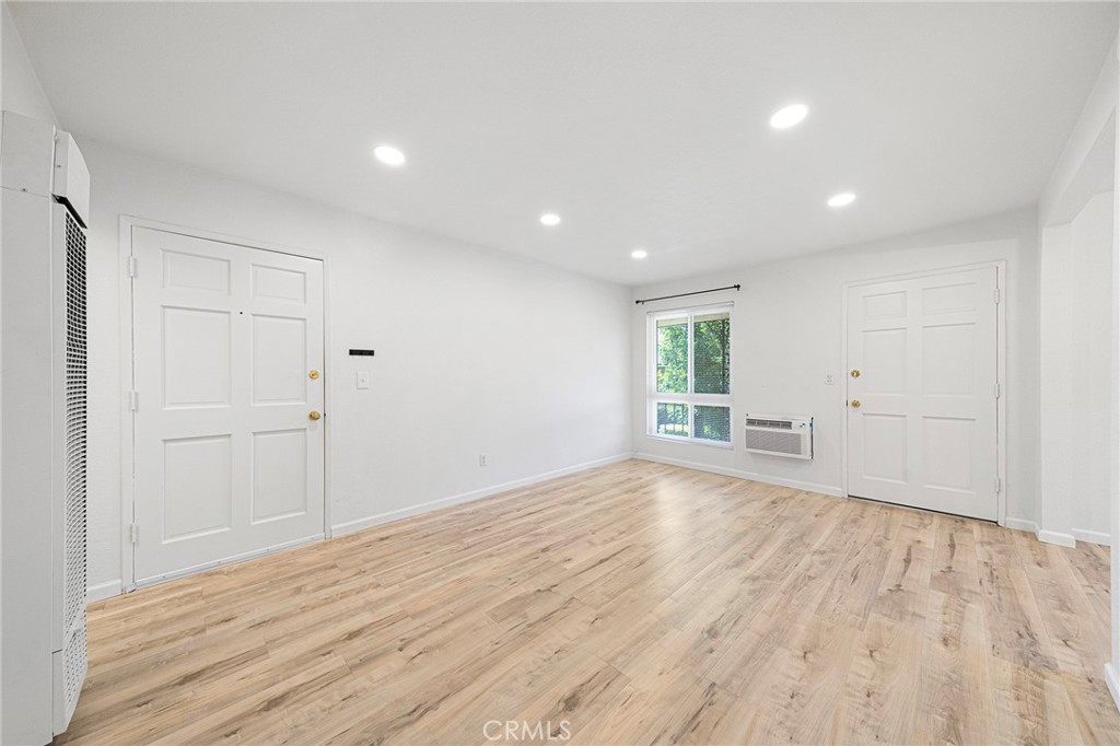 660 S Glassell Street 54