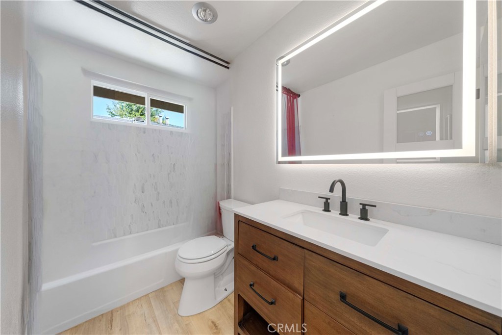 660 S Glassell Street 54