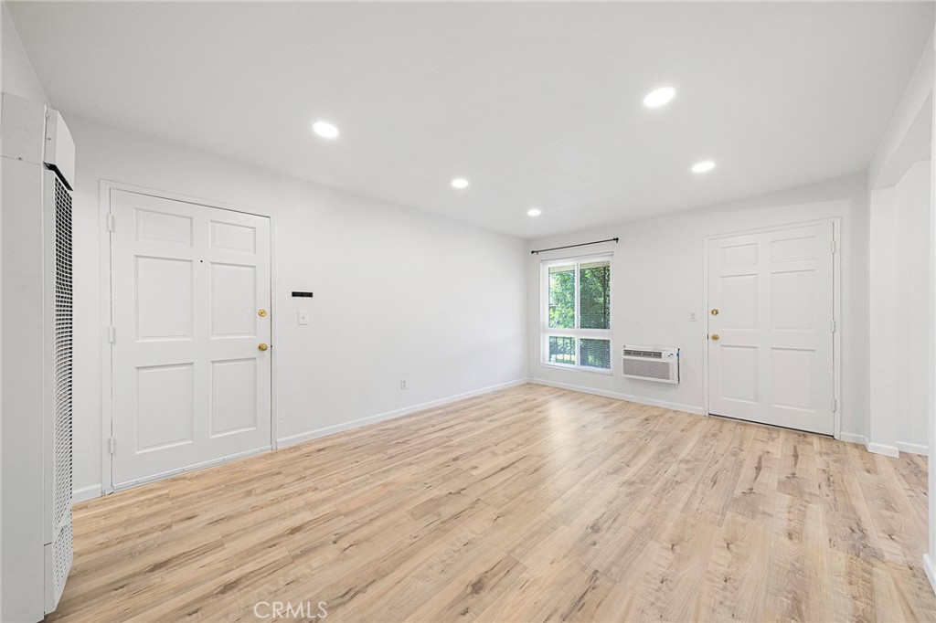 660 S Glassell Street 54