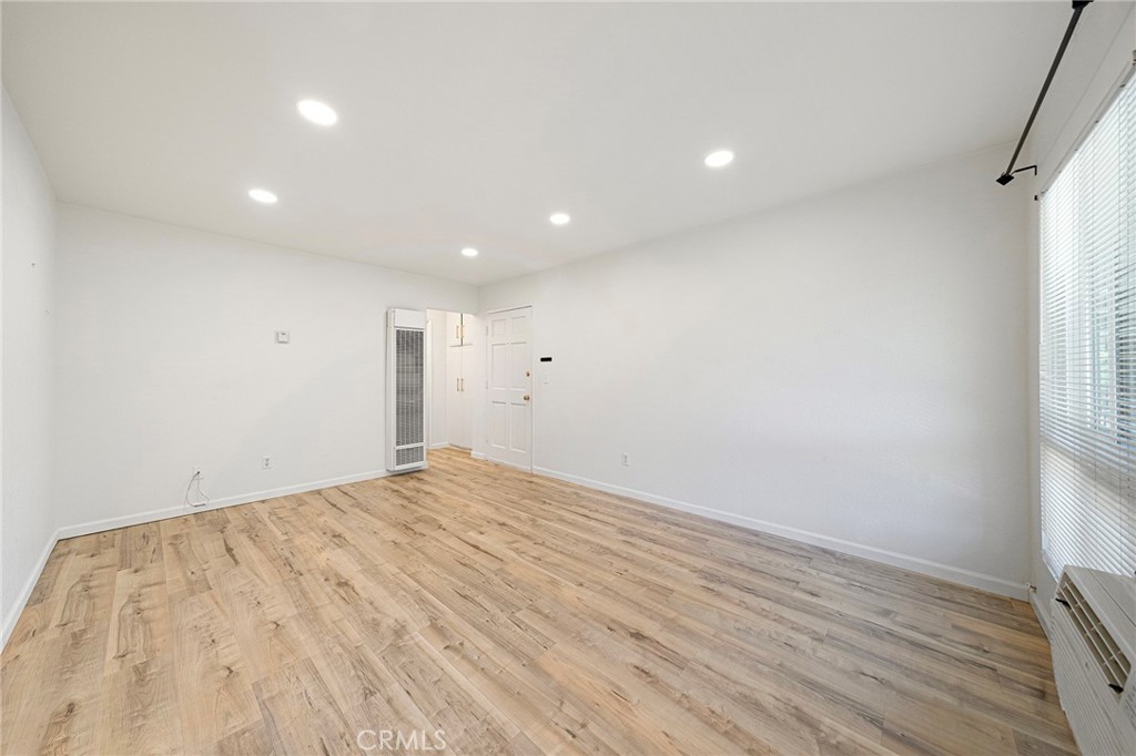 660 S Glassell Street 54