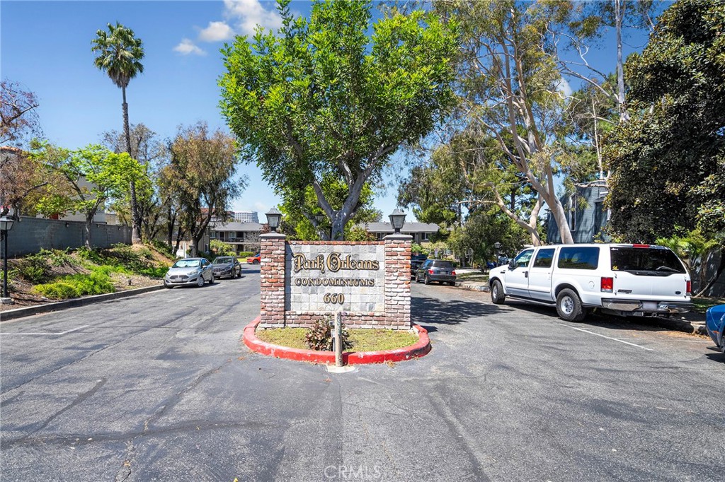 660 S Glassell Street 54