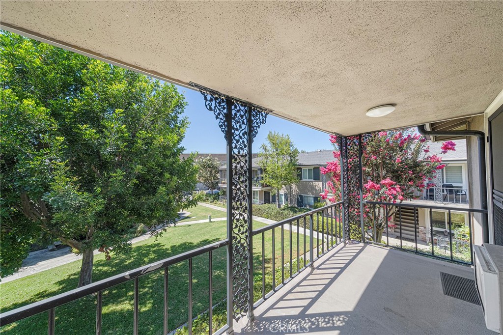 660 S Glassell Street 54