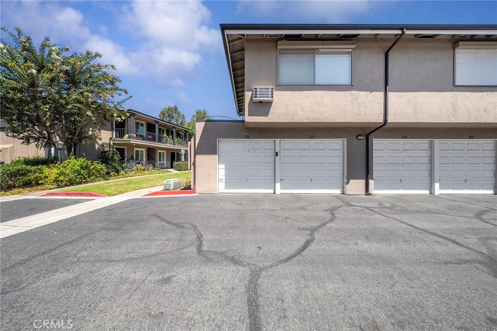 660 S Glassell Street 54