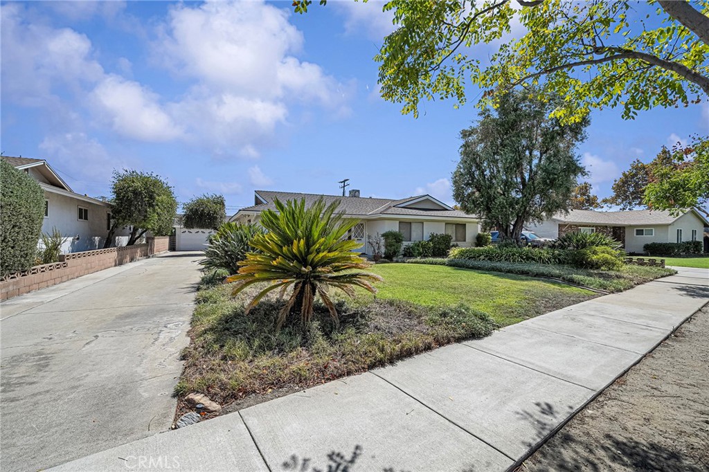 1057 W Bonnie Brae Court
