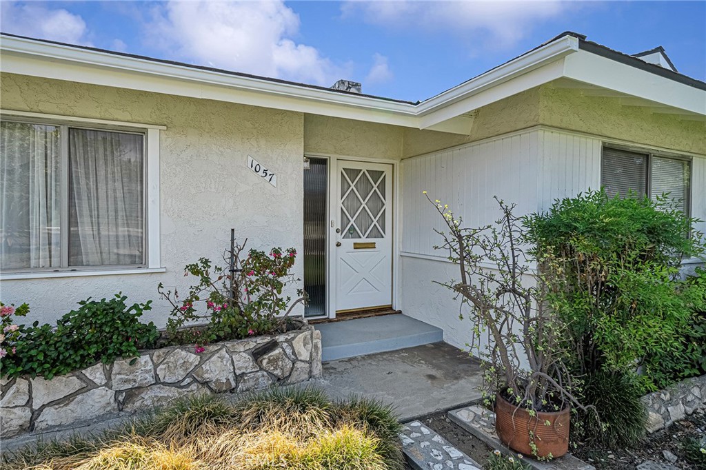 1057 W Bonnie Brae Court