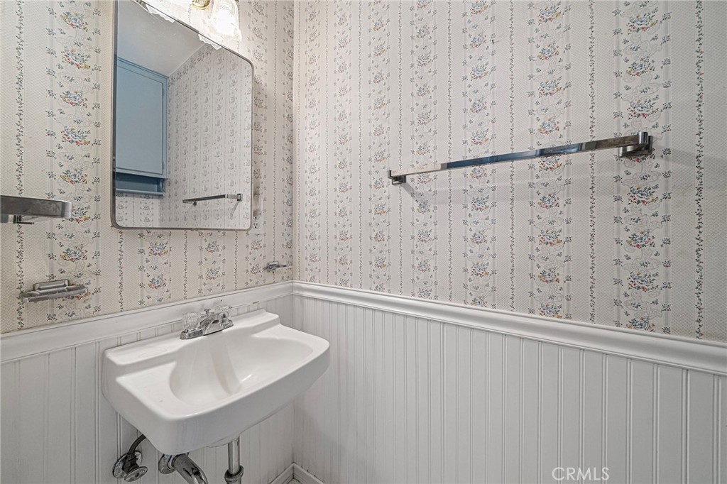 1057 W Bonnie Brae Court