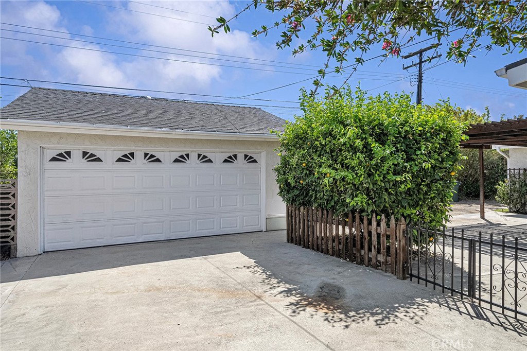 1057 W Bonnie Brae Court