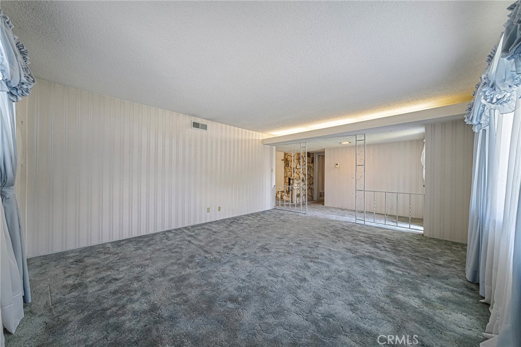 1057 W Bonnie Brae Court