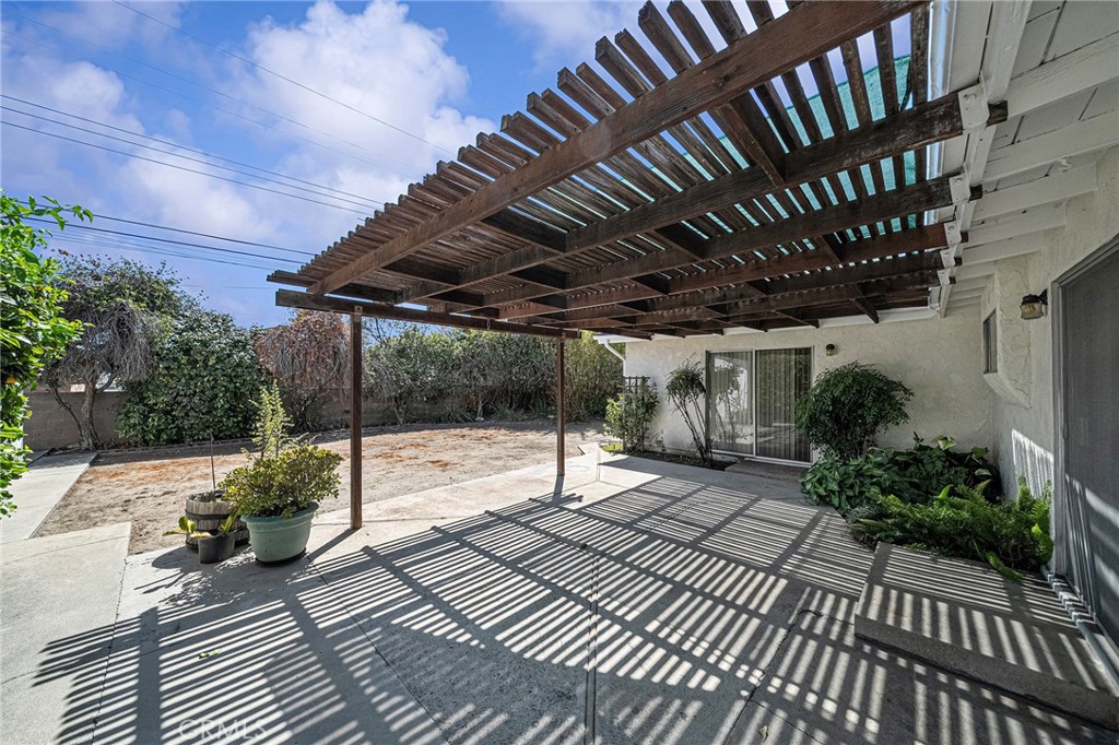 1057 W Bonnie Brae Court