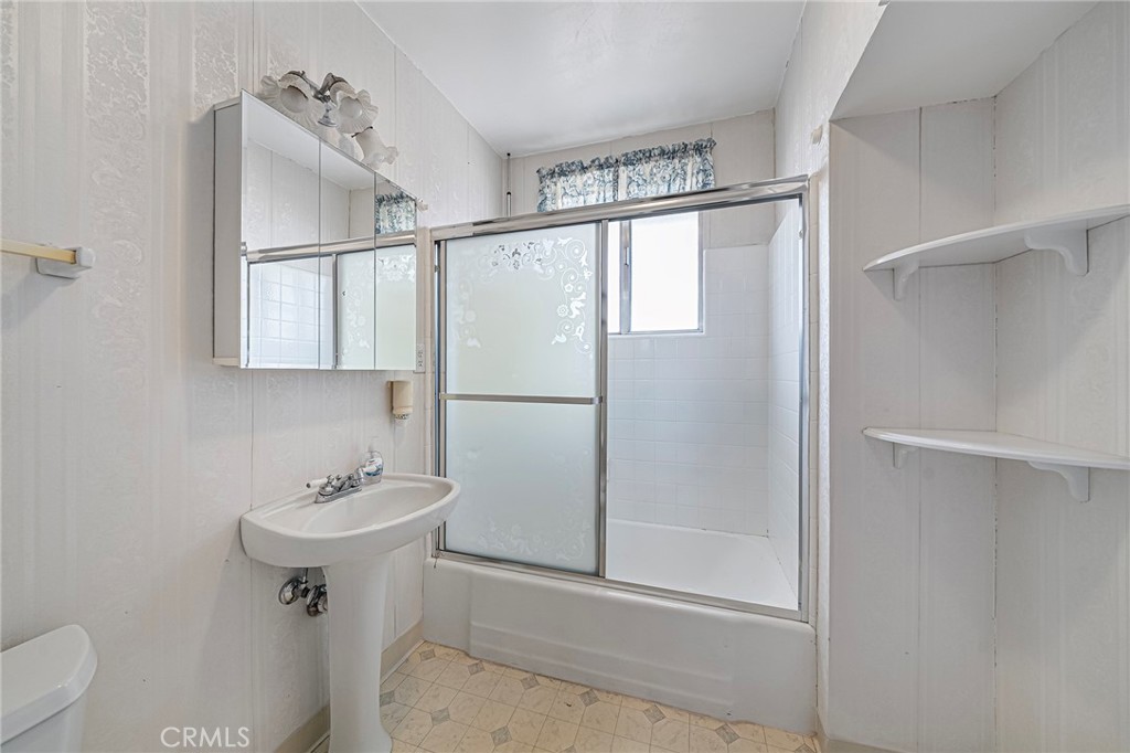 1057 W Bonnie Brae Court