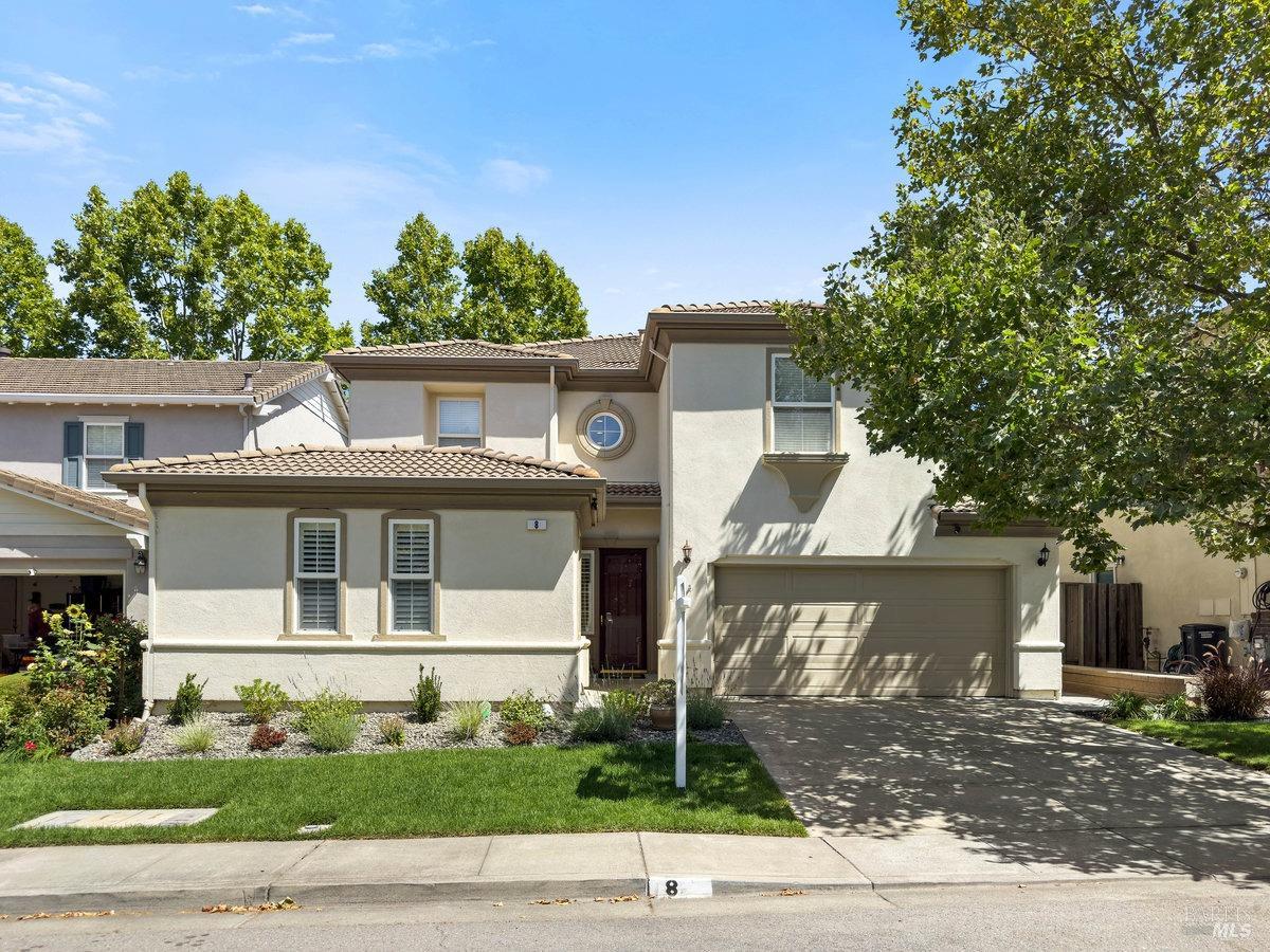 8 Marblehead Ln