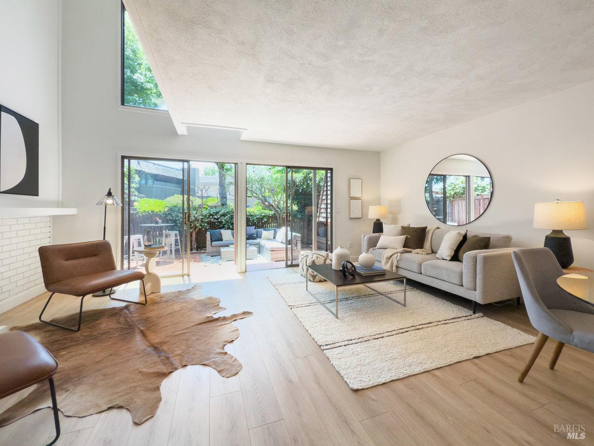 15 Sulgrave Ln