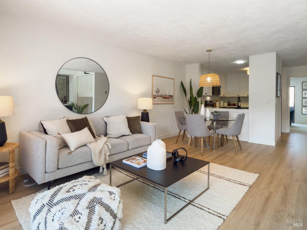 15 Sulgrave Ln