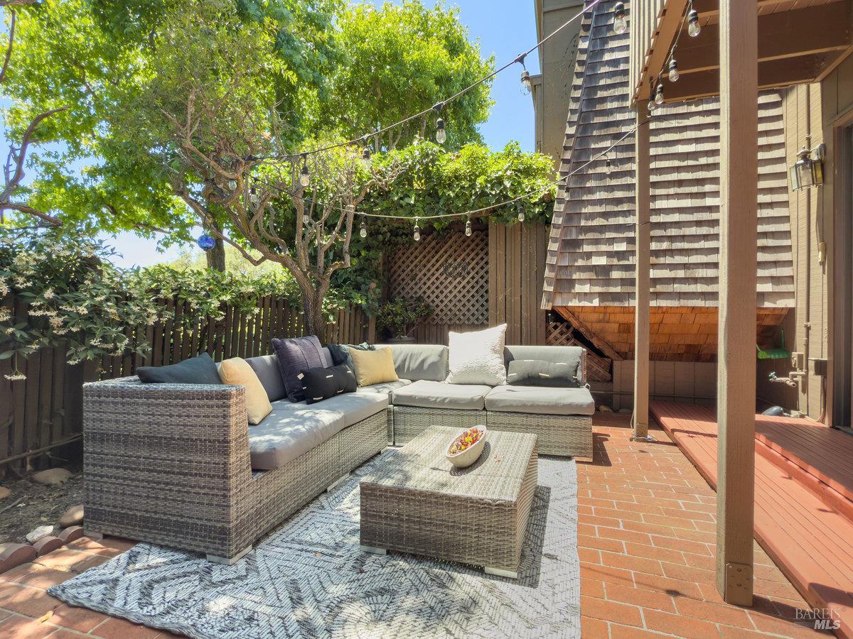 15 Sulgrave Ln