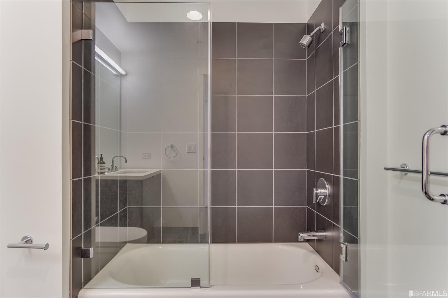 1688 Pine Street Unit: E604