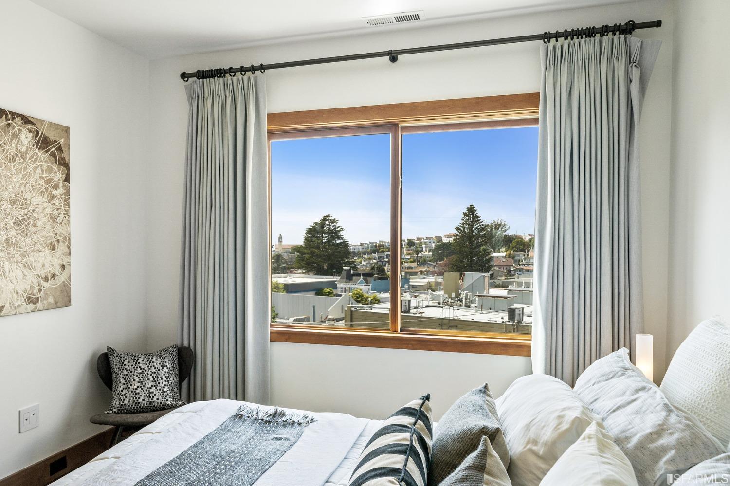 350 Claremont Boulevard