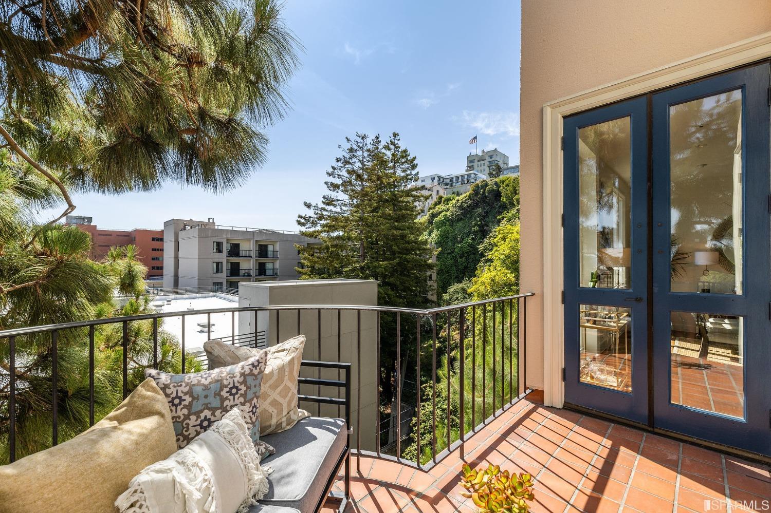 165 Francisco Street Unit: 14