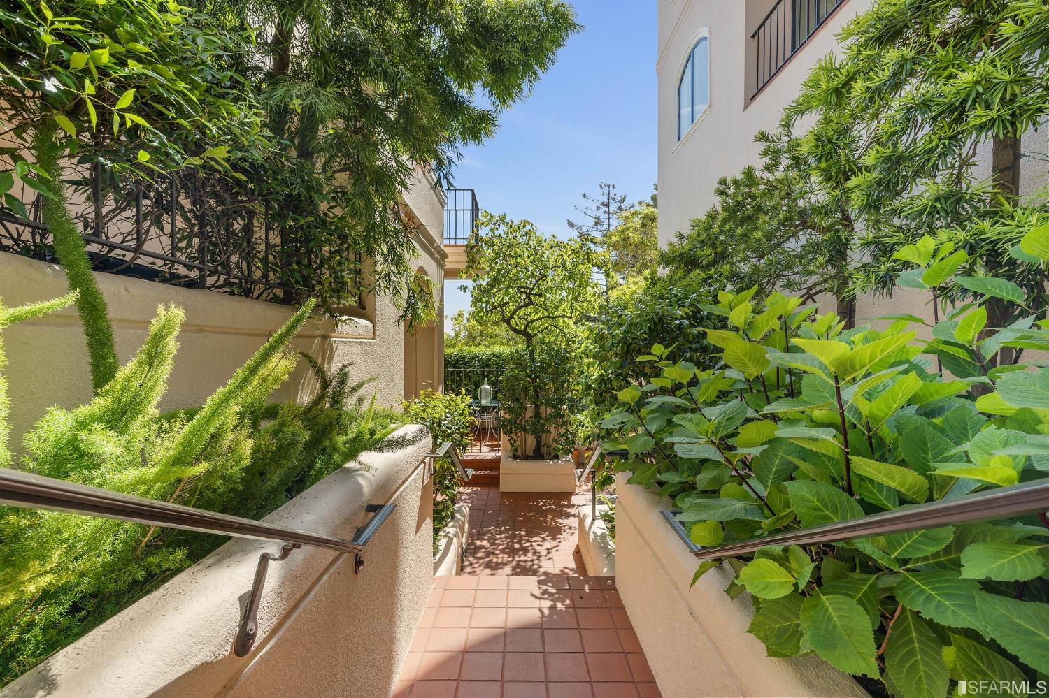 165 Francisco Street Unit: 14