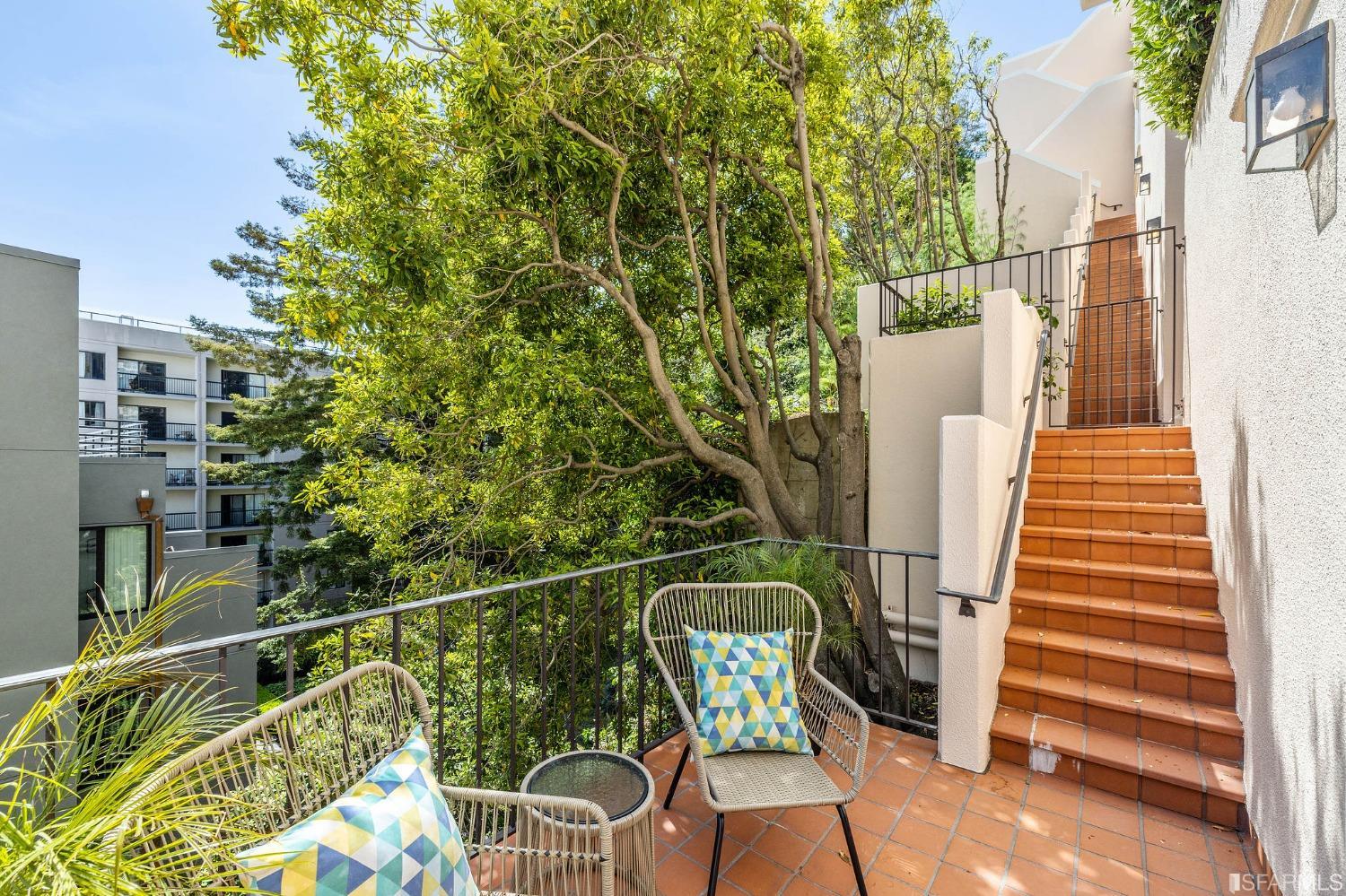 165 Francisco Street Unit: 14