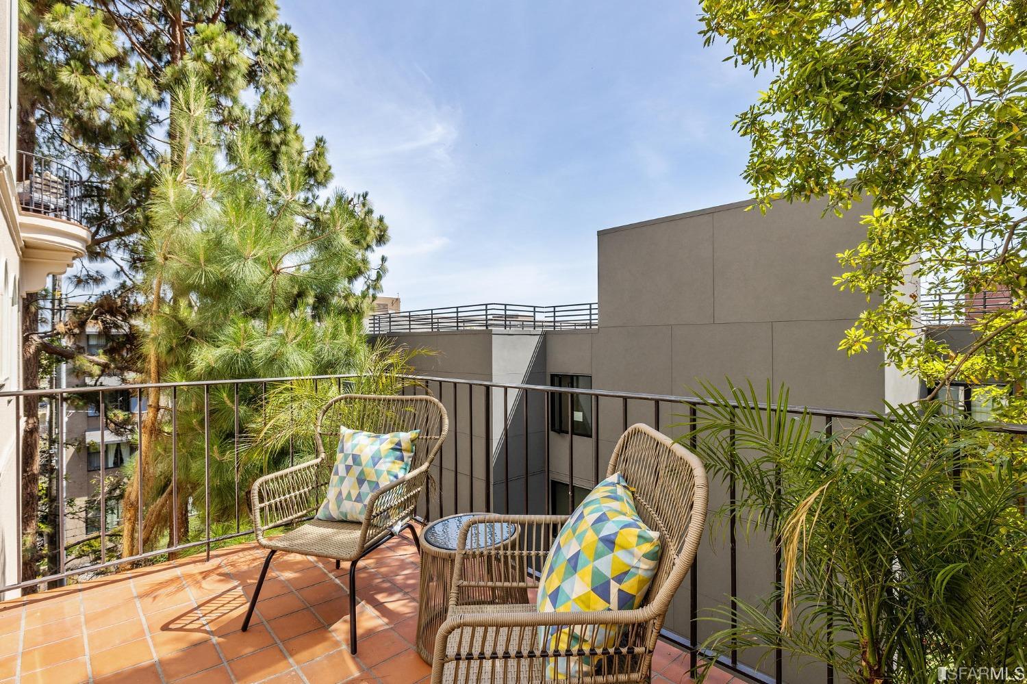 165 Francisco Street Unit: 14