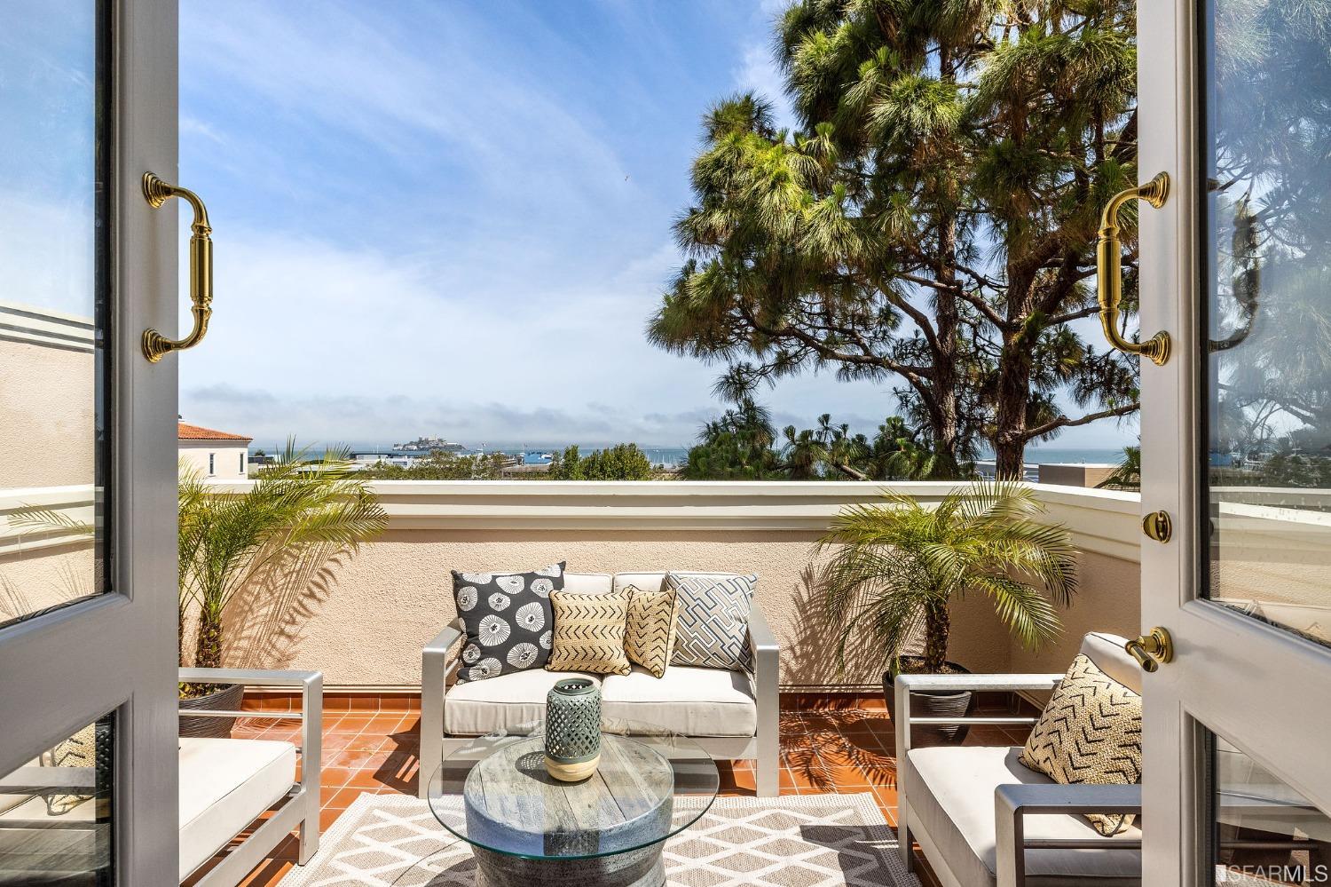 165 Francisco Street Unit: 14