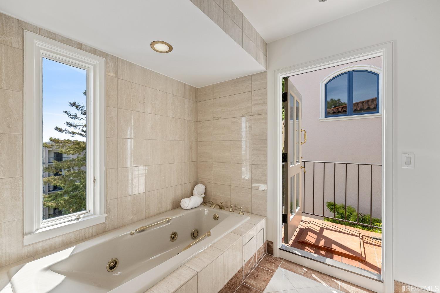 165 Francisco Street Unit: 14