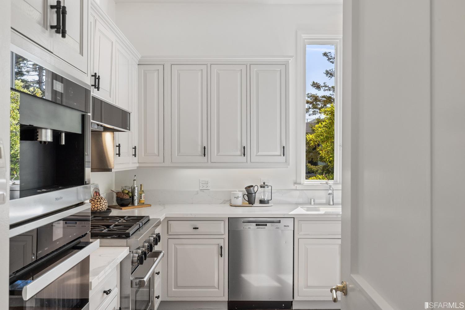 165 Francisco Street Unit: 14