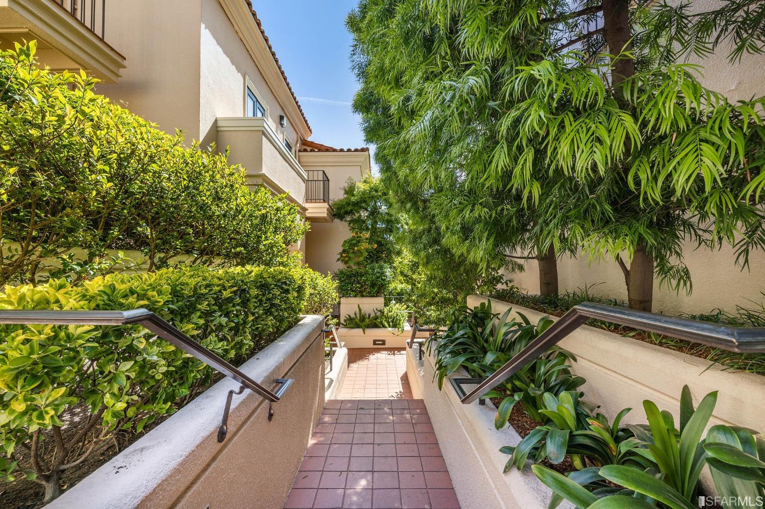165 Francisco Street Unit: 14