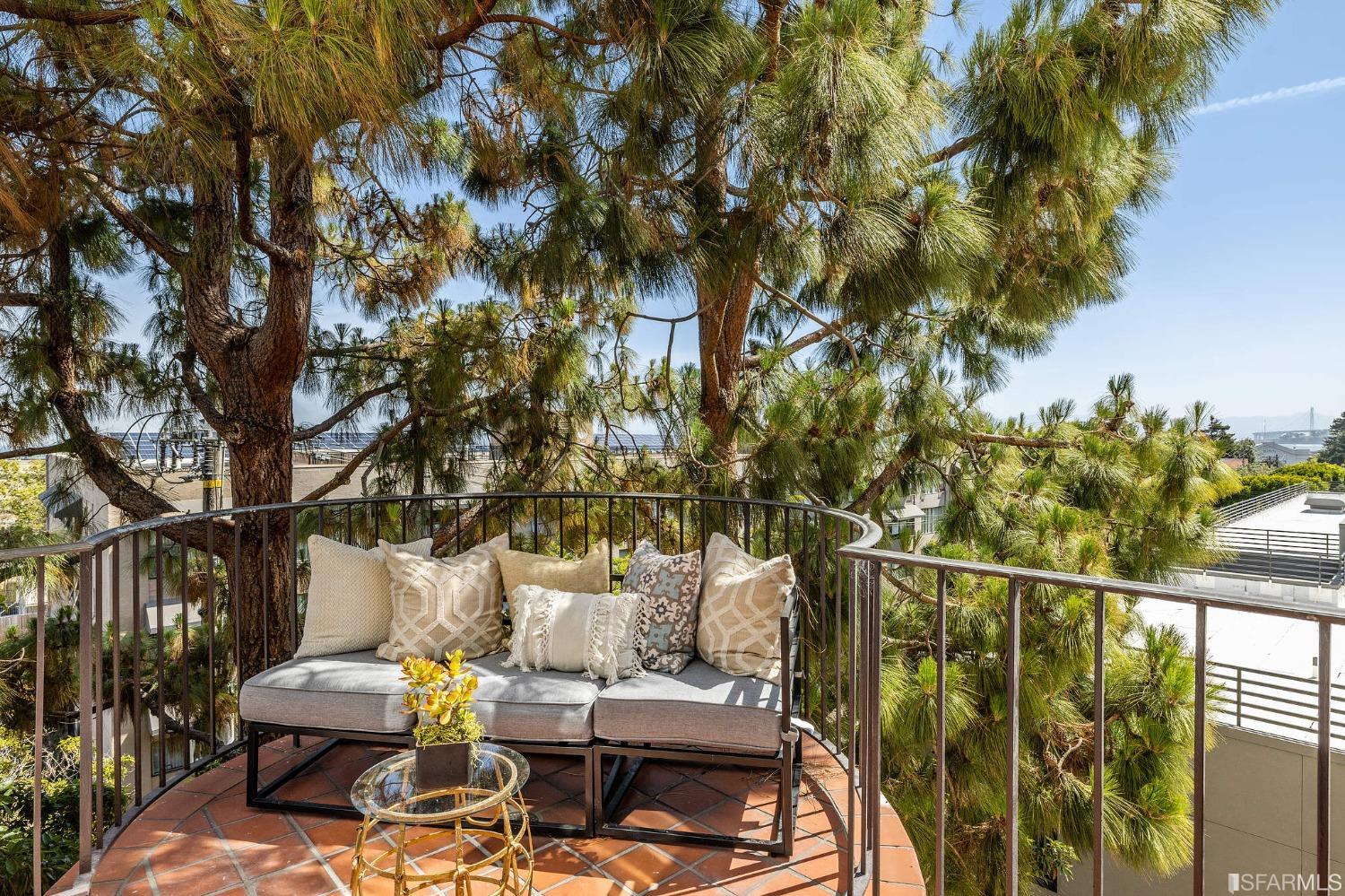 165 Francisco Street Unit: 14