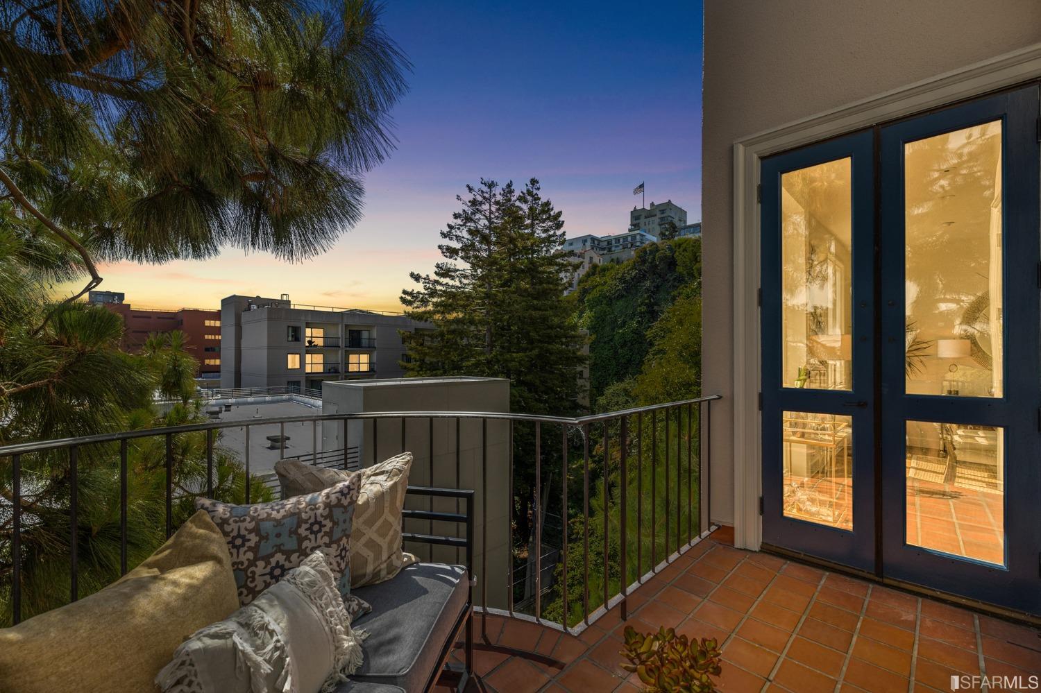 165 Francisco Street Unit: 14