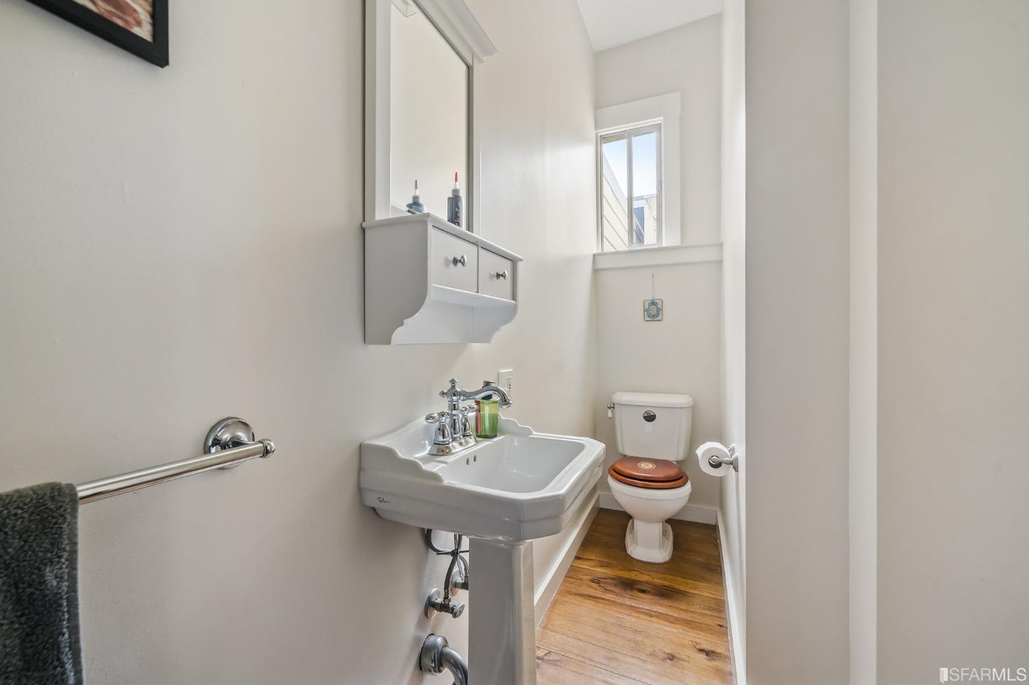 6 Godeus Street