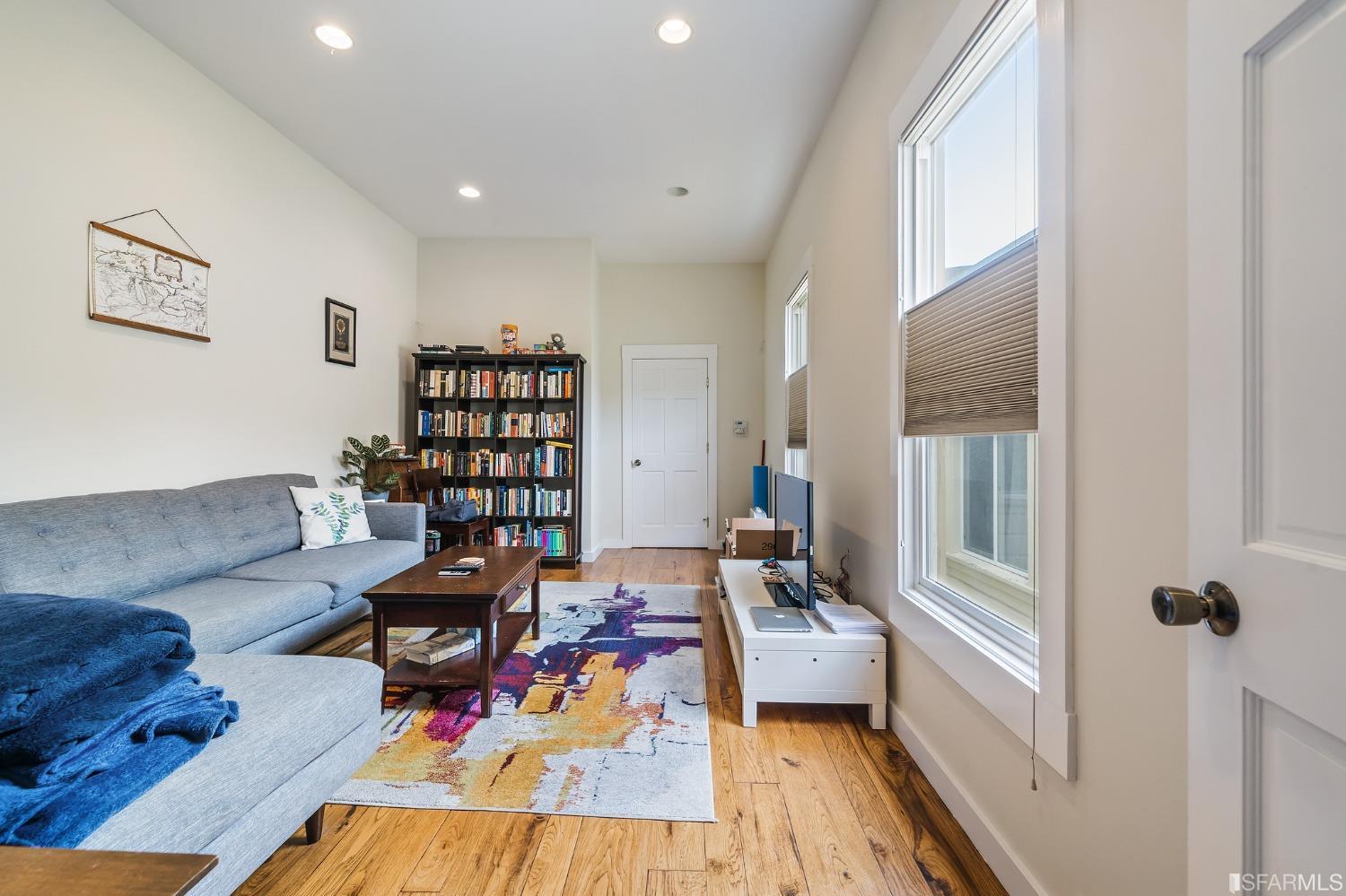 6 Godeus Street